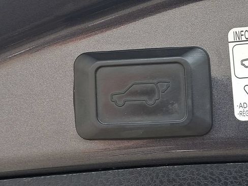 Used 2015 Toyota RAV4 XLE AWD/4WD image 29
