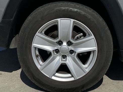 Used 2022 Jeep Compass Latitude FWD image 9