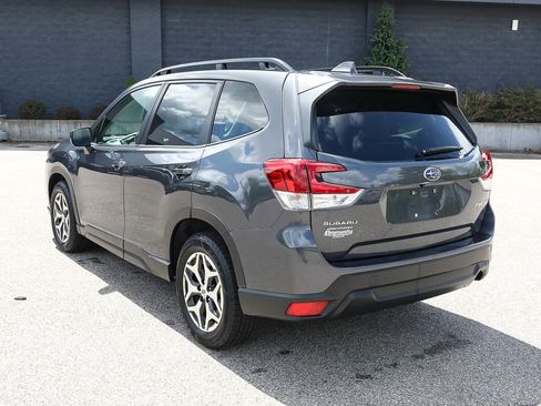 Used 2022 Subaru Forester Premium AWD/4WD image 4