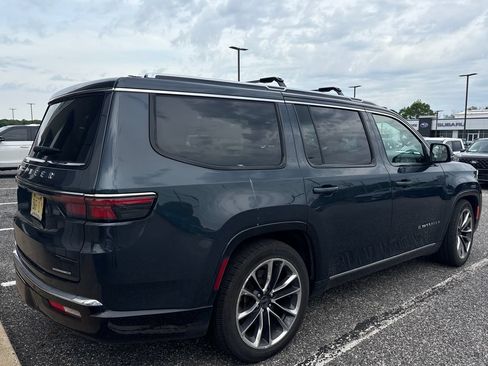 Used 2023 Jeep Wagoneer Series III w/ Premium Group I AWD/4WD image 5
