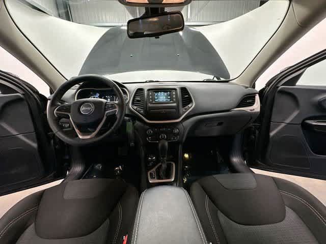 Used 2016 Jeep Cherokee Latitude w/ Cold Weather Group AWD/4WD image 18