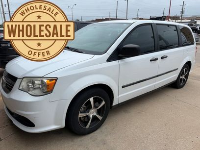 Used 2016 Dodge Grand Caravan American Value Package w/ UConnect Hands-Free Group