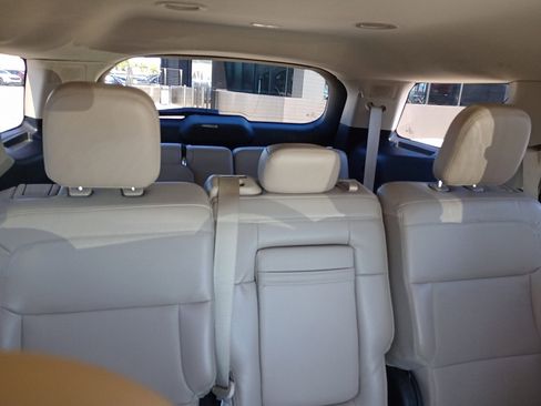 Used 2023 Ford Explorer Limited image 9