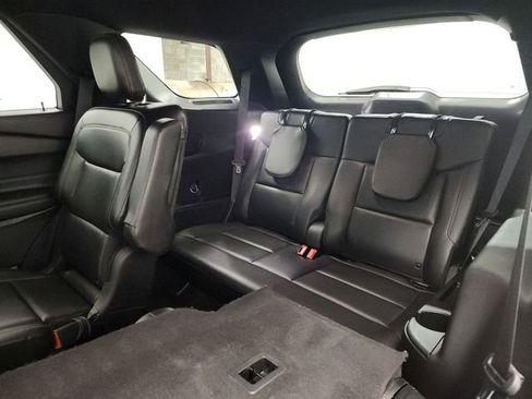 Used 2020 Ford Explorer XLT w/ Equipment Group 202A image 26