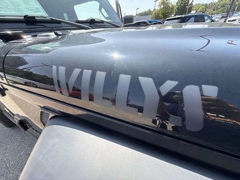 Used 2022 Jeep Wrangler Sport AWD/4WD image 31