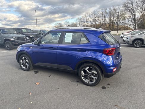 Used 2024 Hyundai Venue SEL image 4