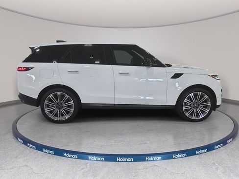 Used 2024 Land Rover Range Rover Sport SE AWD/4WD image 5