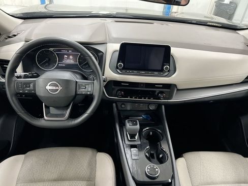 Used 2025 Nissan Rogue SV image 10