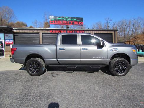 Used 2017 Nissan Titan SV image 8