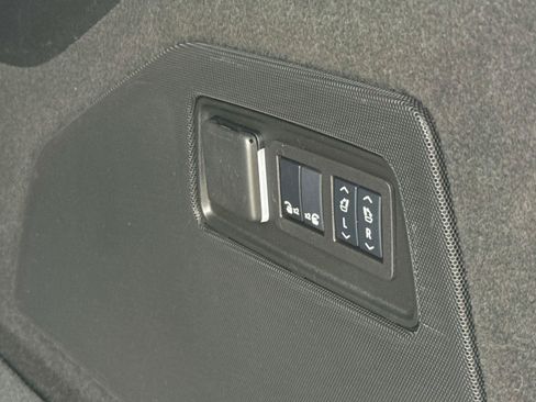 Used 2025 Cadillac Escalade ESV Sport AWD/4WD image 10