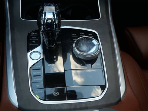 Used 2022 BMW X5 xDrive40i w/ M Sport Package image 16