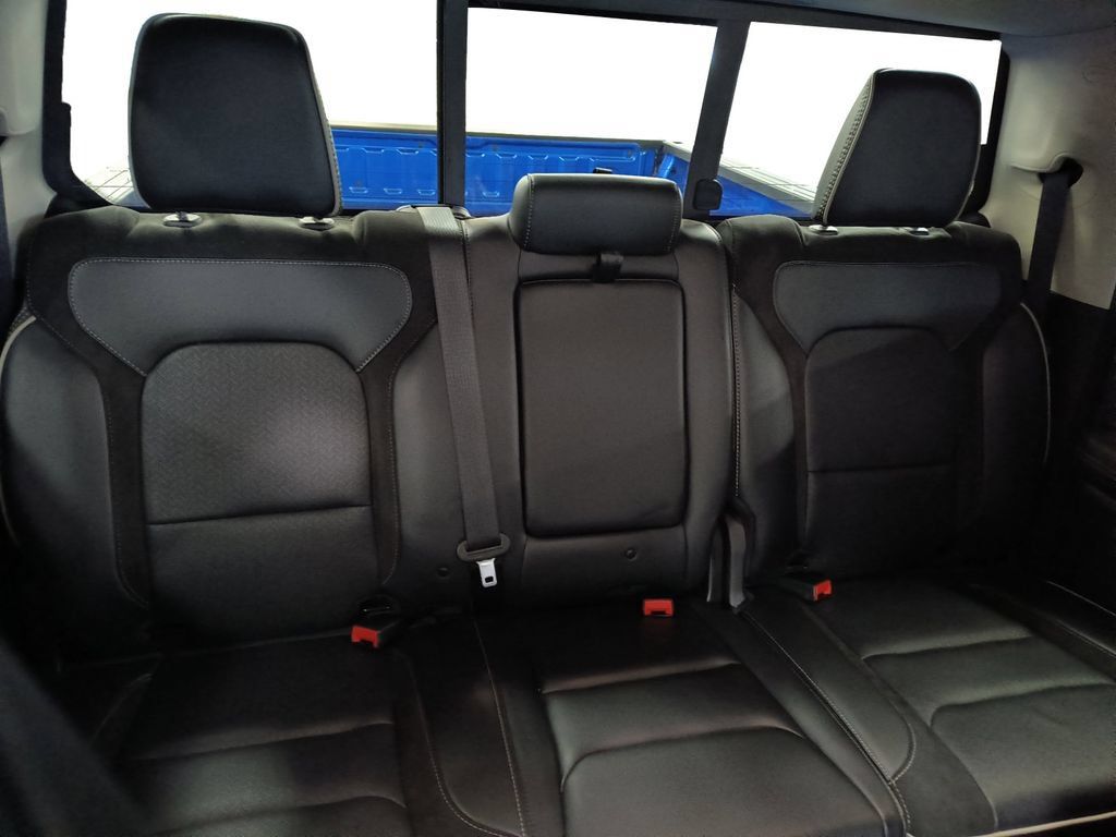 Used 2022 RAM 1500 Laramie AWD/4WD image 18