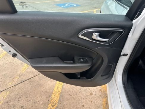 Used 2017 Chrysler 200 Limited Platinum FWD image 24