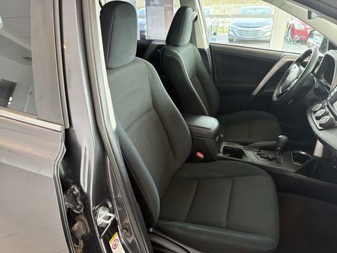 Used 2018 Toyota RAV4 LE w/ Carpet Mat Package image 18