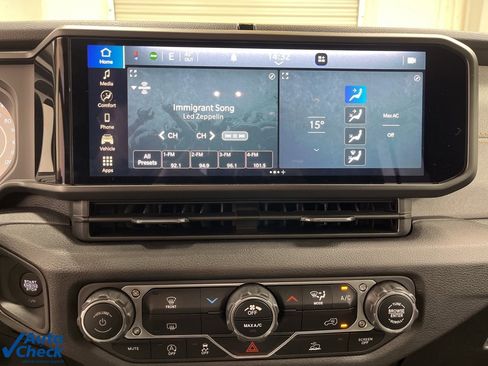 Used 2025 Jeep Gladiator Sport image 13