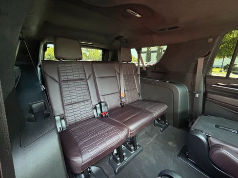 Used 2023 Cadillac Escalade ESV V AWD/4WD image 29