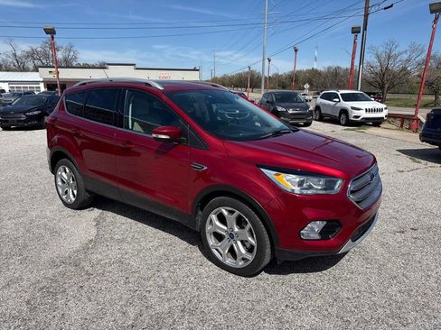 Used 2019 Ford Escape Titanium image 3