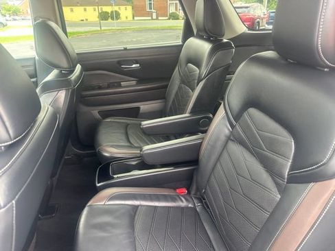 Used 2023 Nissan Pathfinder Platinum AWD/4WD image 18