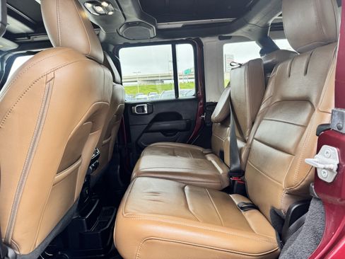 Used 2021 Jeep Wrangler Unlimited Sahara w/ Cold Weather Group AWD/4WD image 16