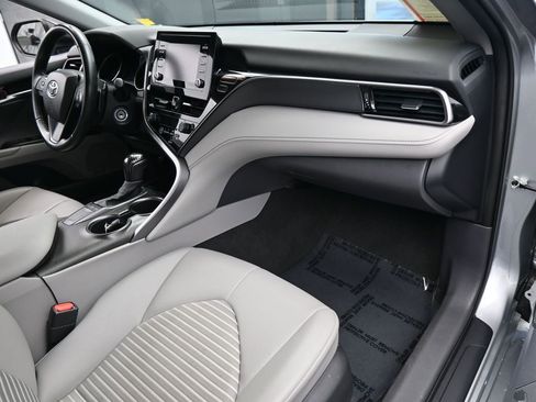 Used 2022 Toyota Camry SE image 43