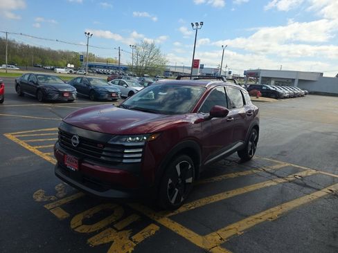 Certified 2025 Nissan Kicks SR image 9