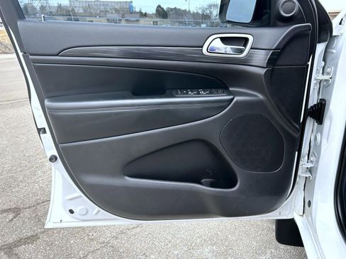 Used 2020 Jeep Grand Cherokee Altitude image 9