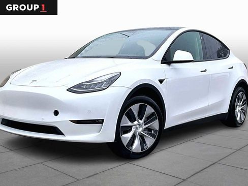 Used 2021 Tesla Model Y Long Range image 1