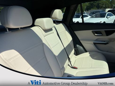 Used 2024 Mercedes-Benz GLC 300 4MATIC image 28