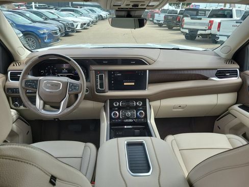 Used 2024 GMC Yukon Denali w/ Denali Reserve Package AWD/4WD image 11