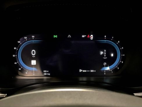 Used 2023 Volvo XC60 B5 Plus FWD image 12