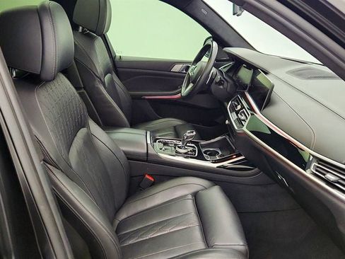 Used 2022 BMW X7 M50i image 26