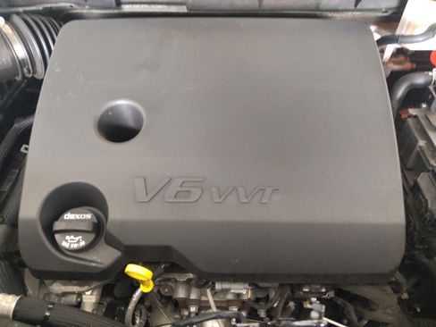 Used 2023 Chevrolet Traverse LT FWD image 30
