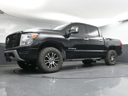 Used 2021 Nissan Titan SV w/ SV Convenience Package image 23