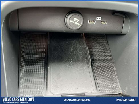 Certified 2025 Volvo XC40 B5 Ultra w/ Protection Package Premier image 31