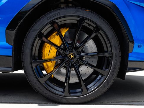 Used 2022 Lamborghini Urus image 9