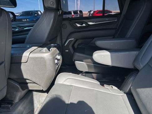 Used 2024 GMC Yukon Denali w/ Advanced Technology Package image 12