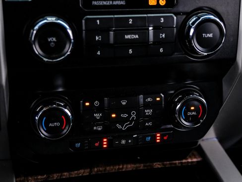 Used 2019 Ford F250 Lariat w/ Chrome Package image 25