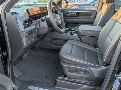 New 2025 Chevrolet Suburban Premier w/ Sun And Tow Package image 5