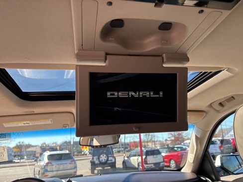Used 2017 GMC Yukon Denali w/ Open Road Package image 47