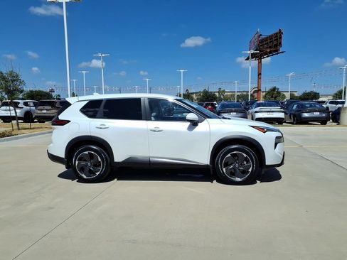 Used 2024 Nissan Rogue SV FWD image 6