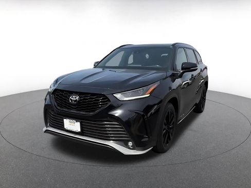Used 2024 Toyota Highlander XSE FWD image 7