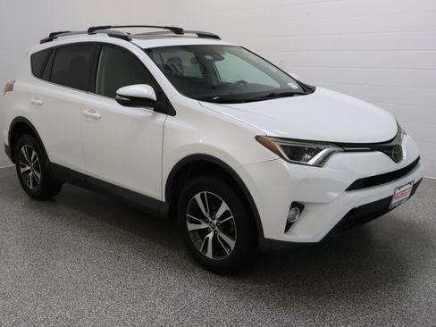 Used 2018 Toyota RAV4 XLE w/ Plus Extra Value Package AWD/4WD image 4