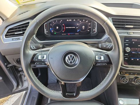 Used 2021 Volkswagen Tiguan SEL AWD/4WD image 19