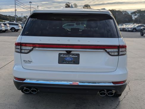 Used 2024 Lincoln Aviator AWD w/ Premium Package image 7