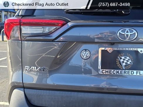 Used 2021 Toyota RAV4 LE image 17