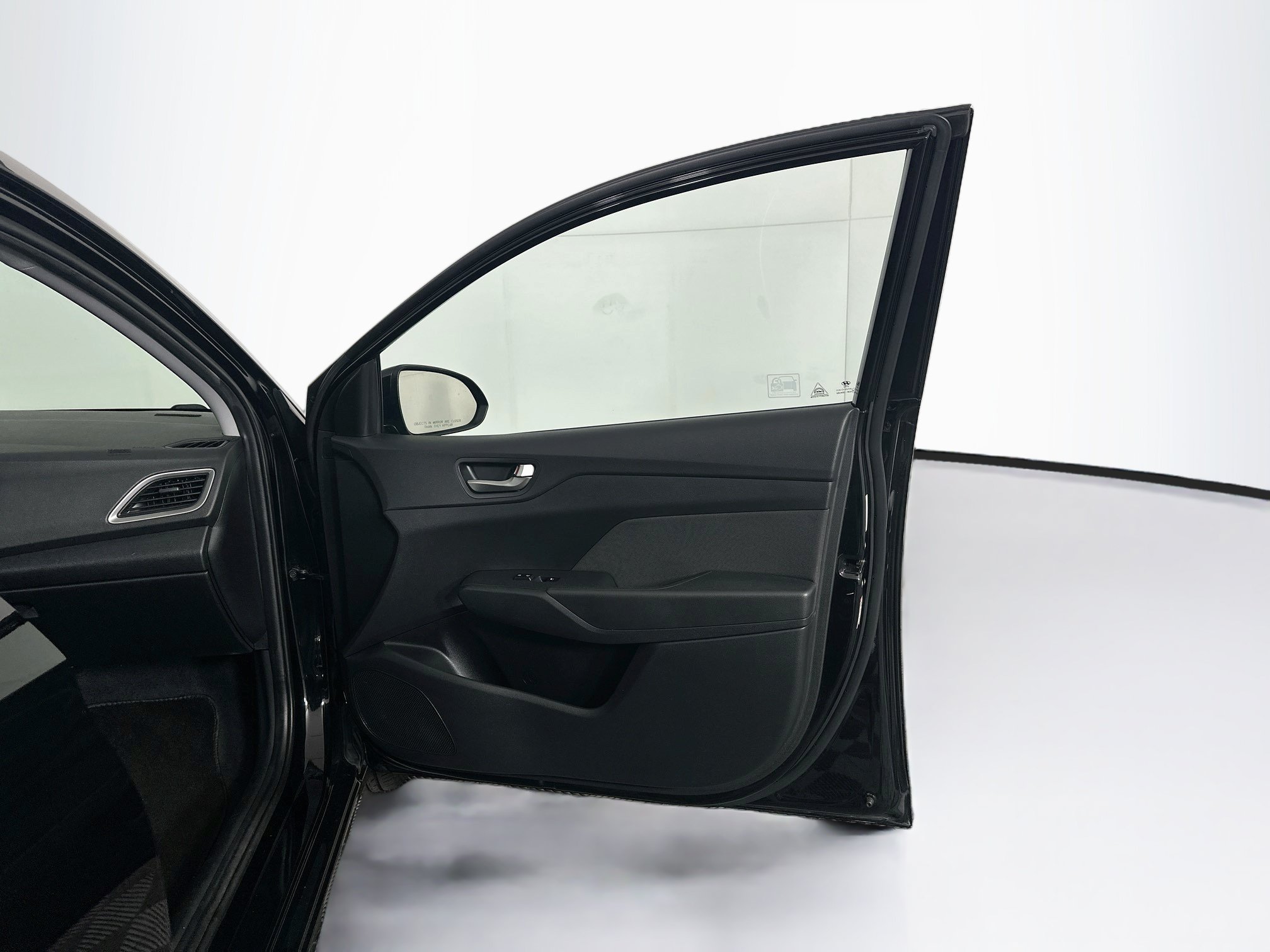 Used 2019 Hyundai Accent SE FWD image 31