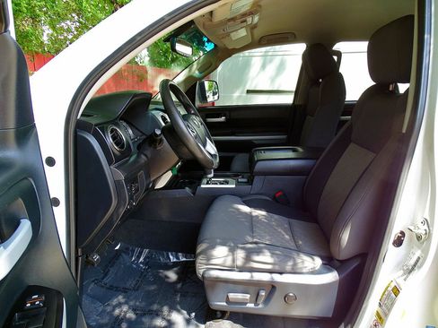 Used 2017 Toyota Tundra SR5 w/ TRD Off Road Package AWD/4WD image 20