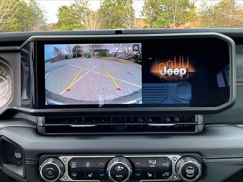 Certified 2024 Jeep Wrangler Unlimited Rubicon w/ Convenience Group image 13