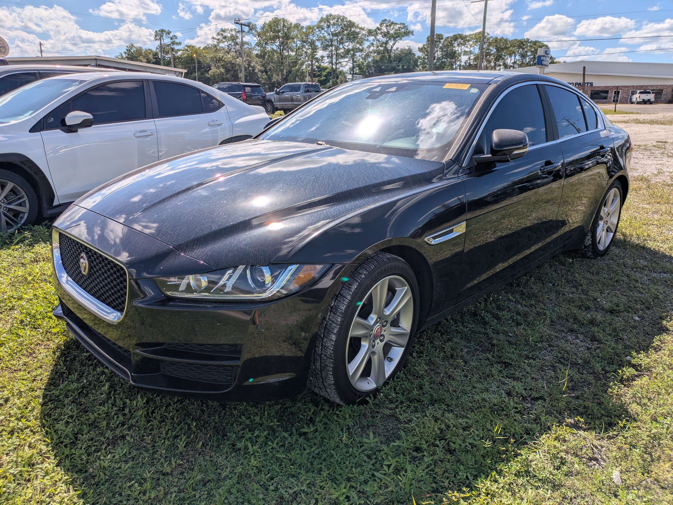 Used 2017 Jaguar XE Prestige RWD image 2