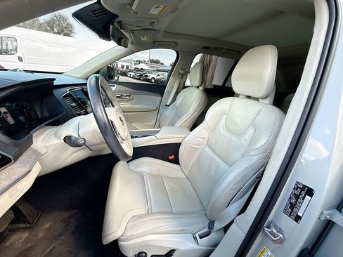 Used 2022 Volvo XC90 T6 Inscription w/ Lounge Package image 23